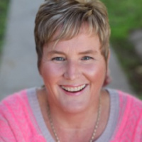 Moya Farrell Headshot