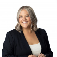 Erin head shot