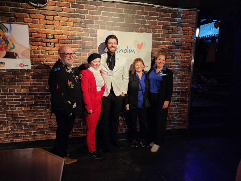 Celebrities Neville MacKay, Mila and Tareq Hadhad, and Can. Progress Club members